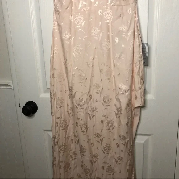 Lulu’s Red Carpet Ready Floral Satin Jacquard Halter Dress - Picture 4 of 16